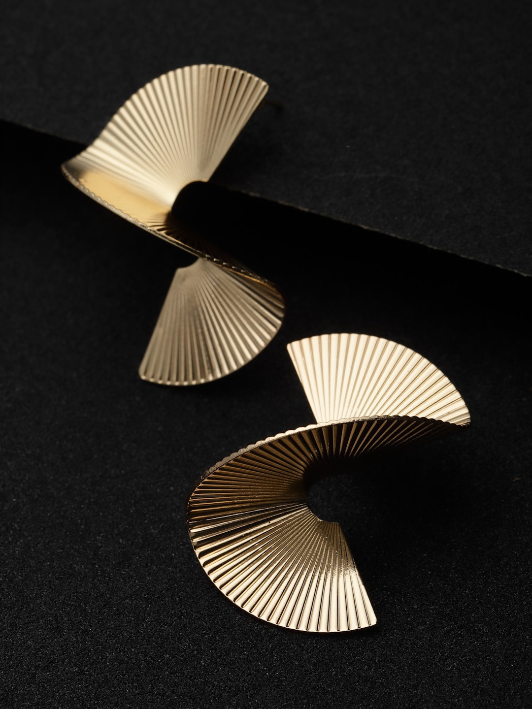 

VOGUE PANASH Gold-Plated Contemporary Drop Earrings