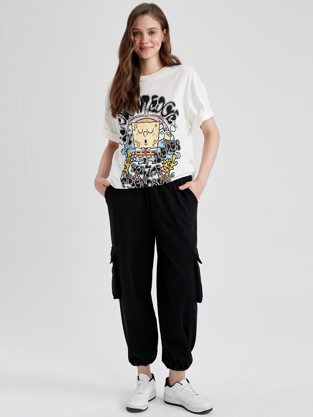 

DeFacto Women Mid Rise Plain Knitted Joggers, Black