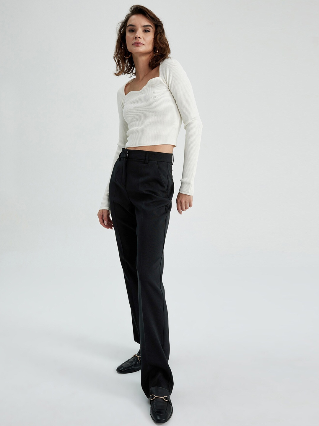 

DeFacto Women Mid Rise Plain Parallel Trousers, Black