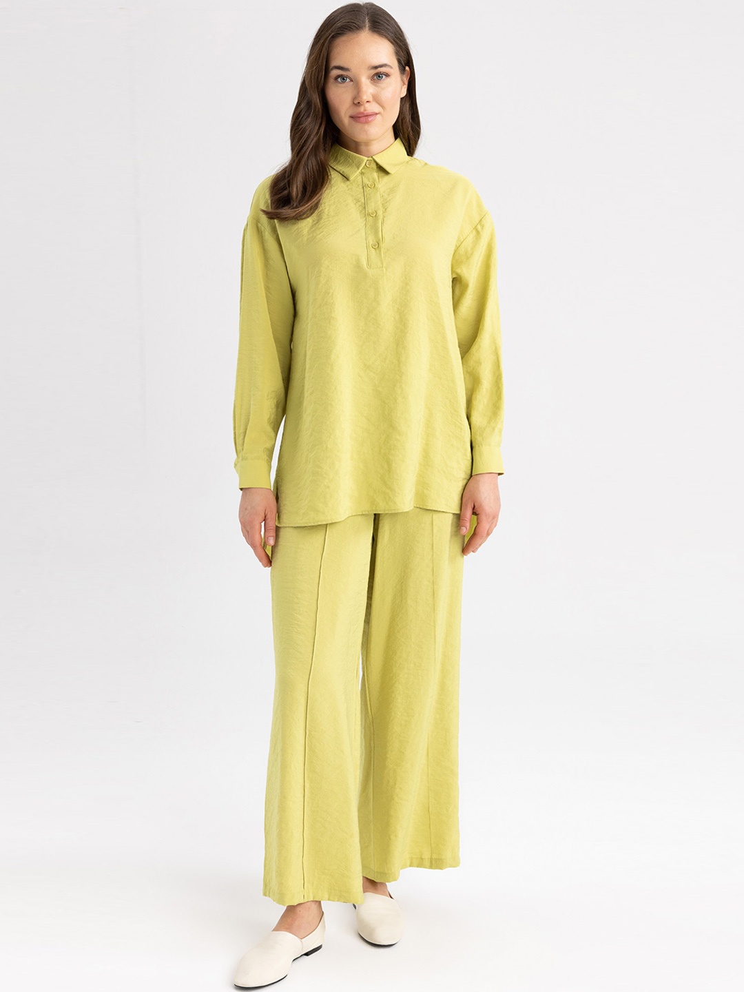 

DeFacto Women Mid-Rise Plain Parallel Trousers, Lime green