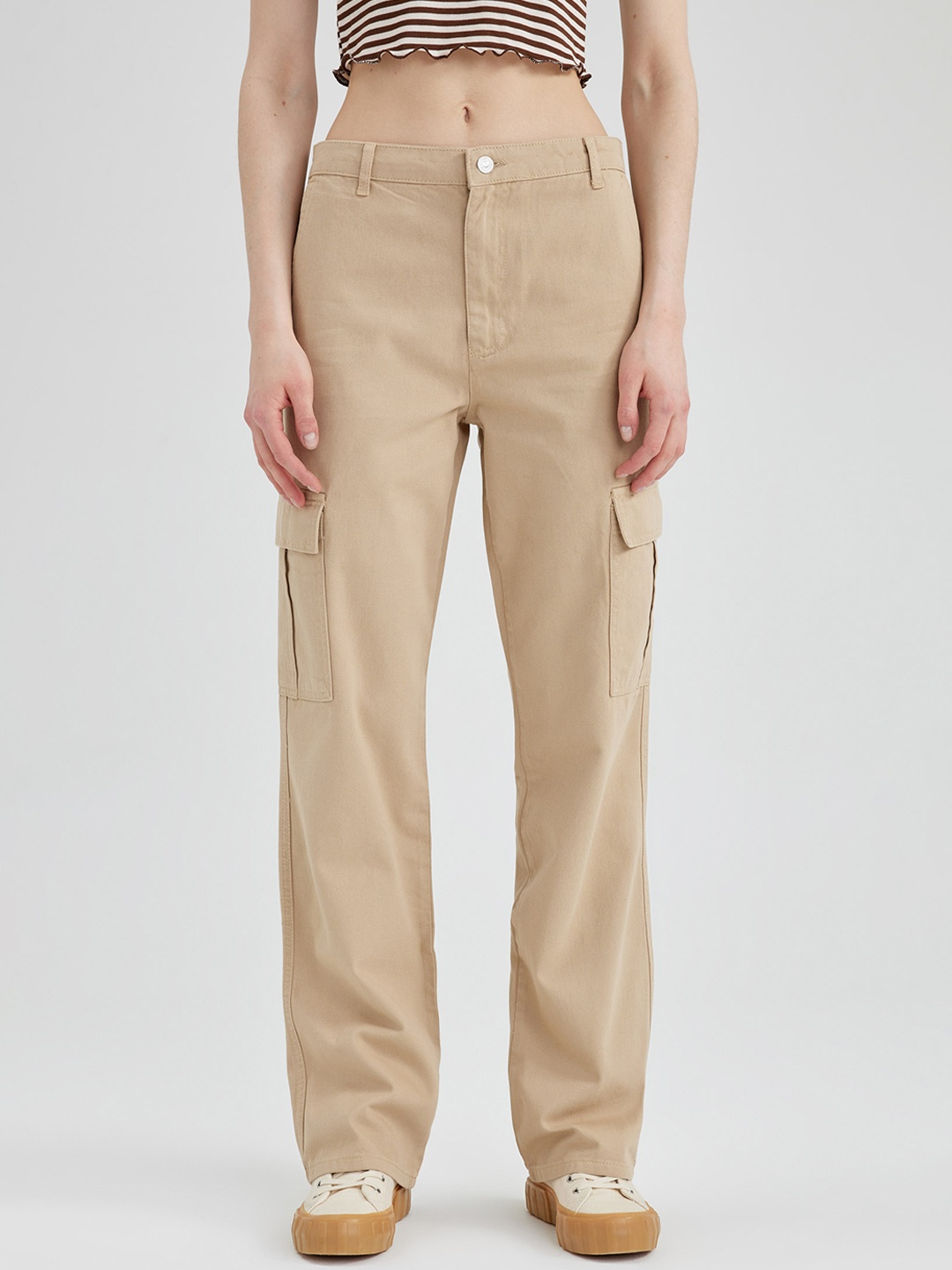 

DeFacto Women Mid-Rise Plain Pure Cotton Cargos, Beige