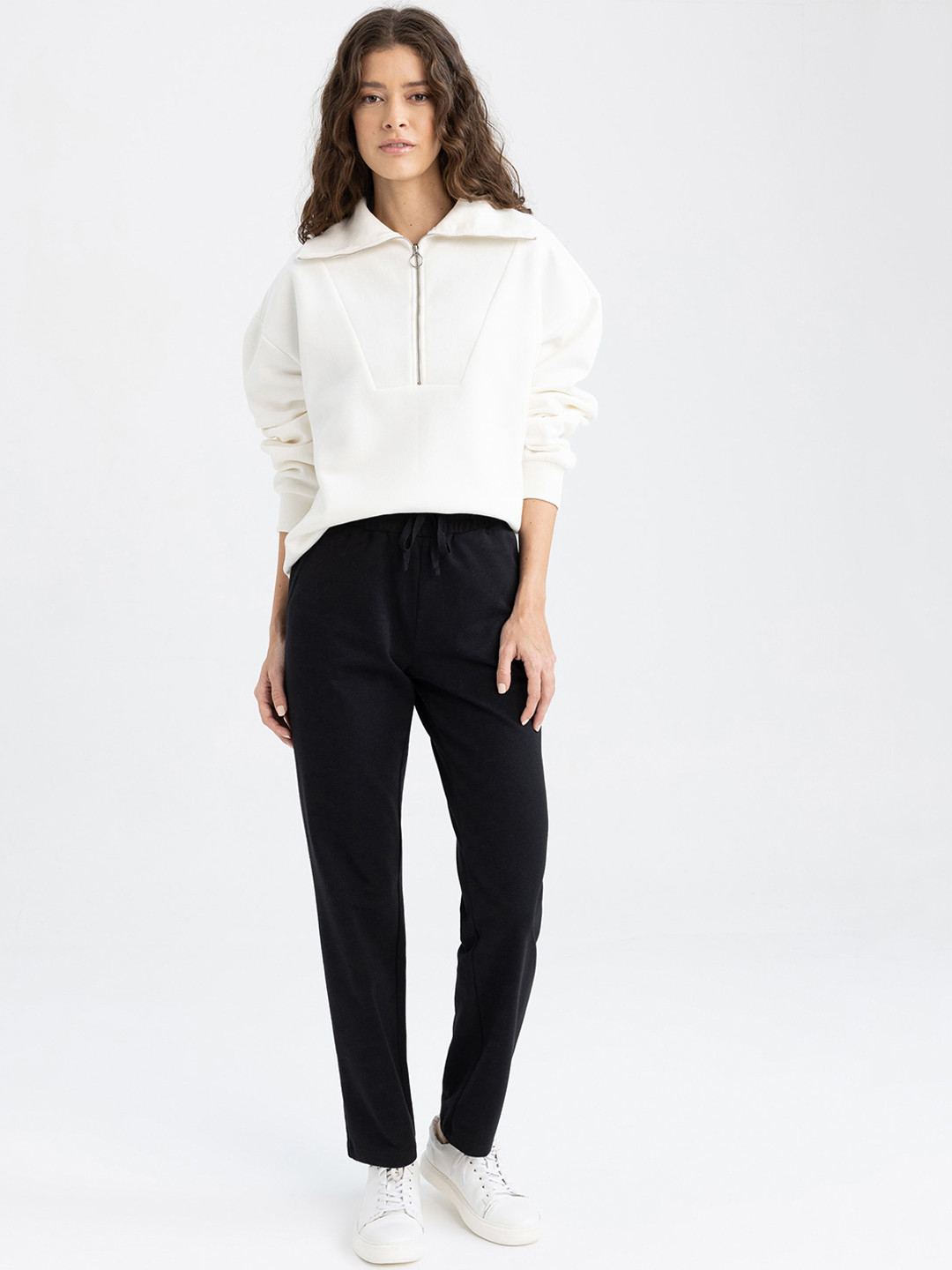 

DeFacto Women Mid-Rise Trousers, Black