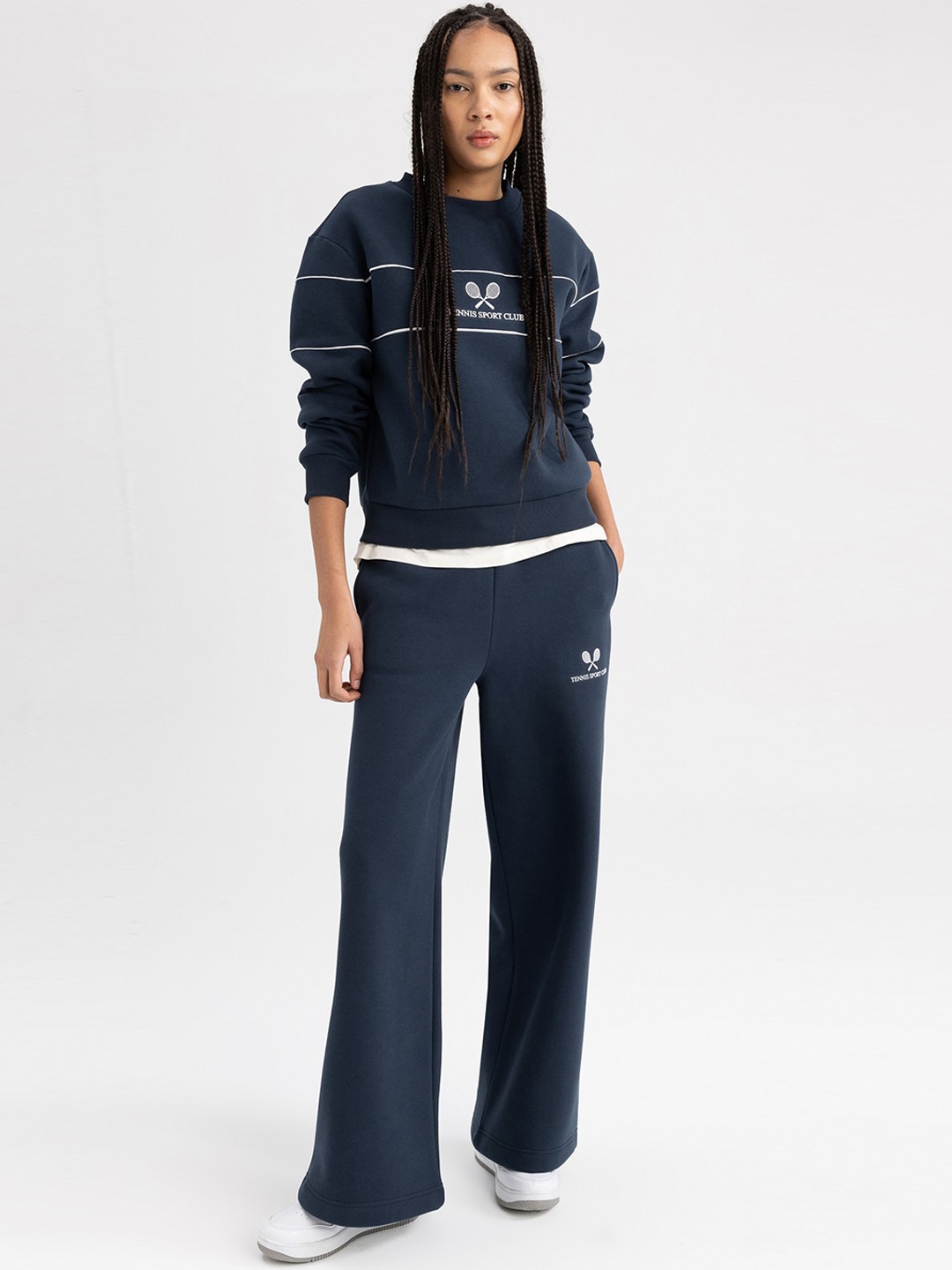 

DeFacto Women Mid-Rise Plain Knitted Parallel Trousers, Navy blue
