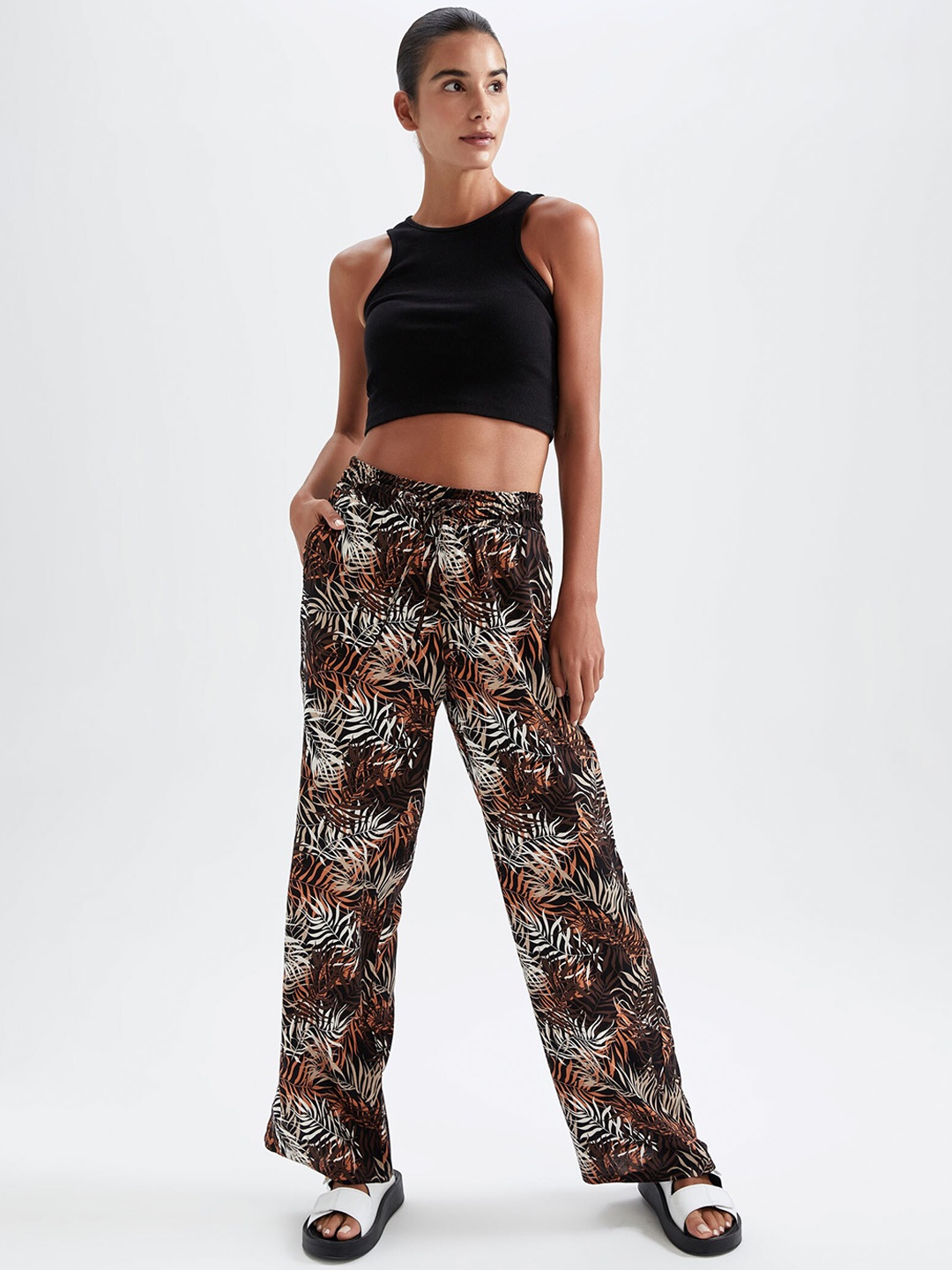 

DeFacto Women Mid Rise Tropical Printed Parallel Trousers, Black