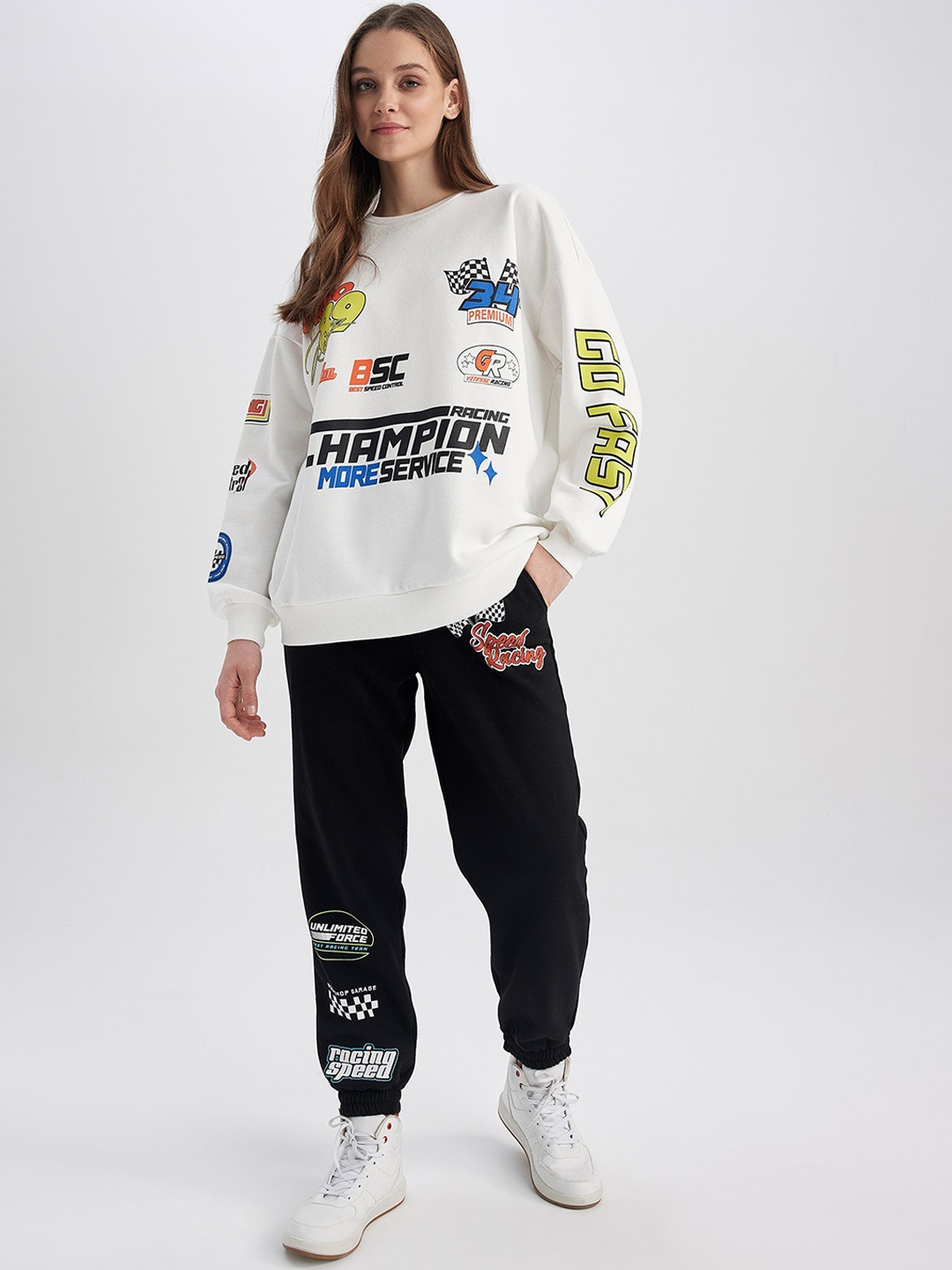 

DeFacto Women Printed Joggers, Black