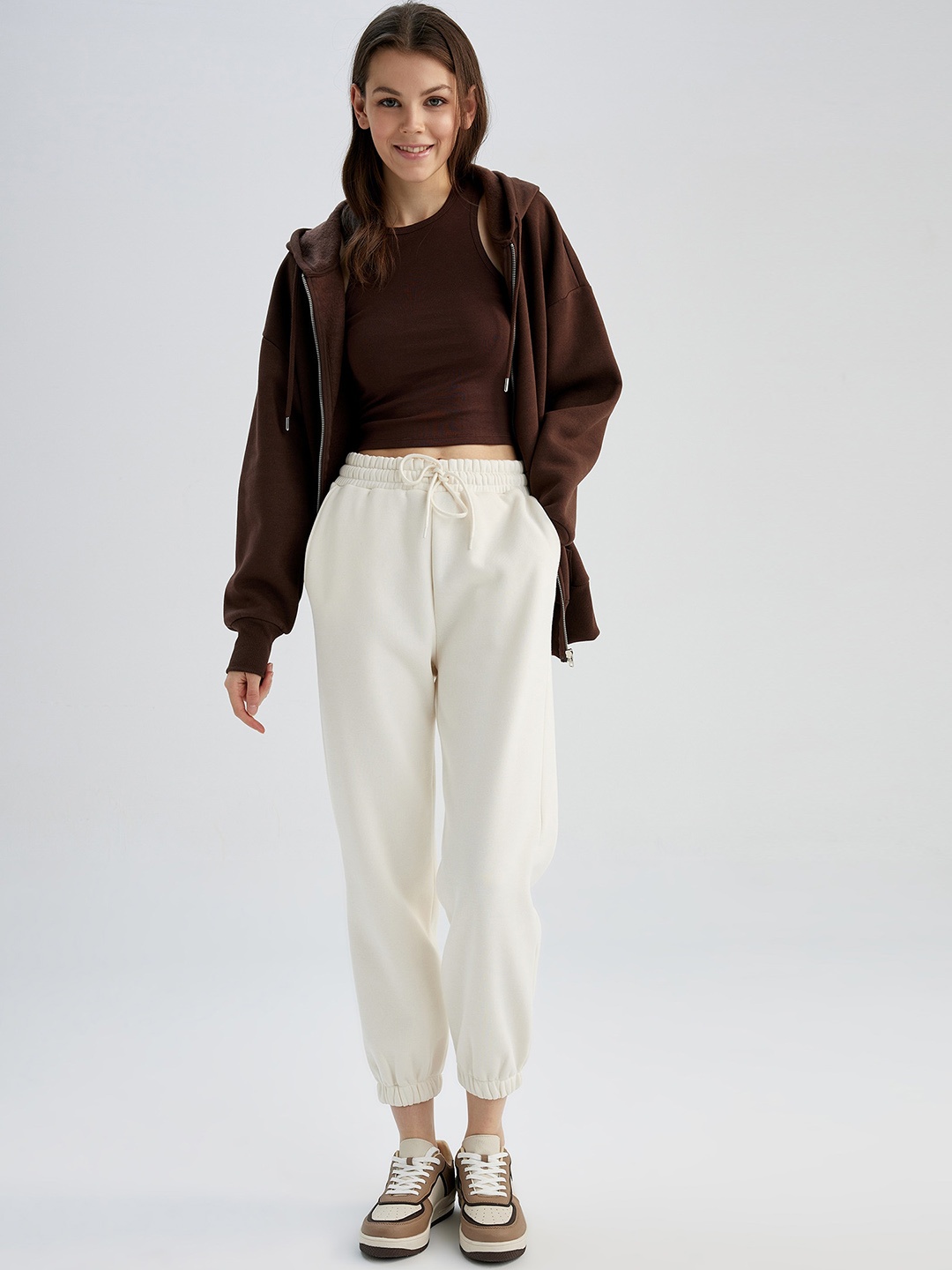 

DeFacto Women Mid-Rise Joggers, Beige