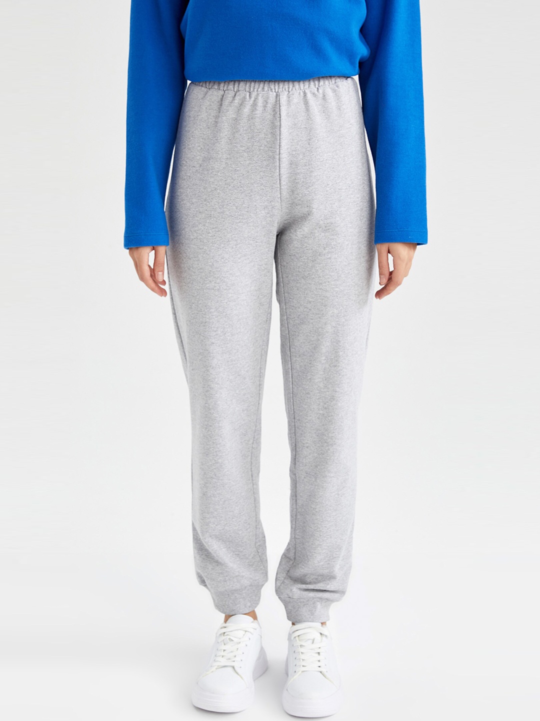 

DeFacto Women Mid-Rise Plain Knitted Joggers, Grey
