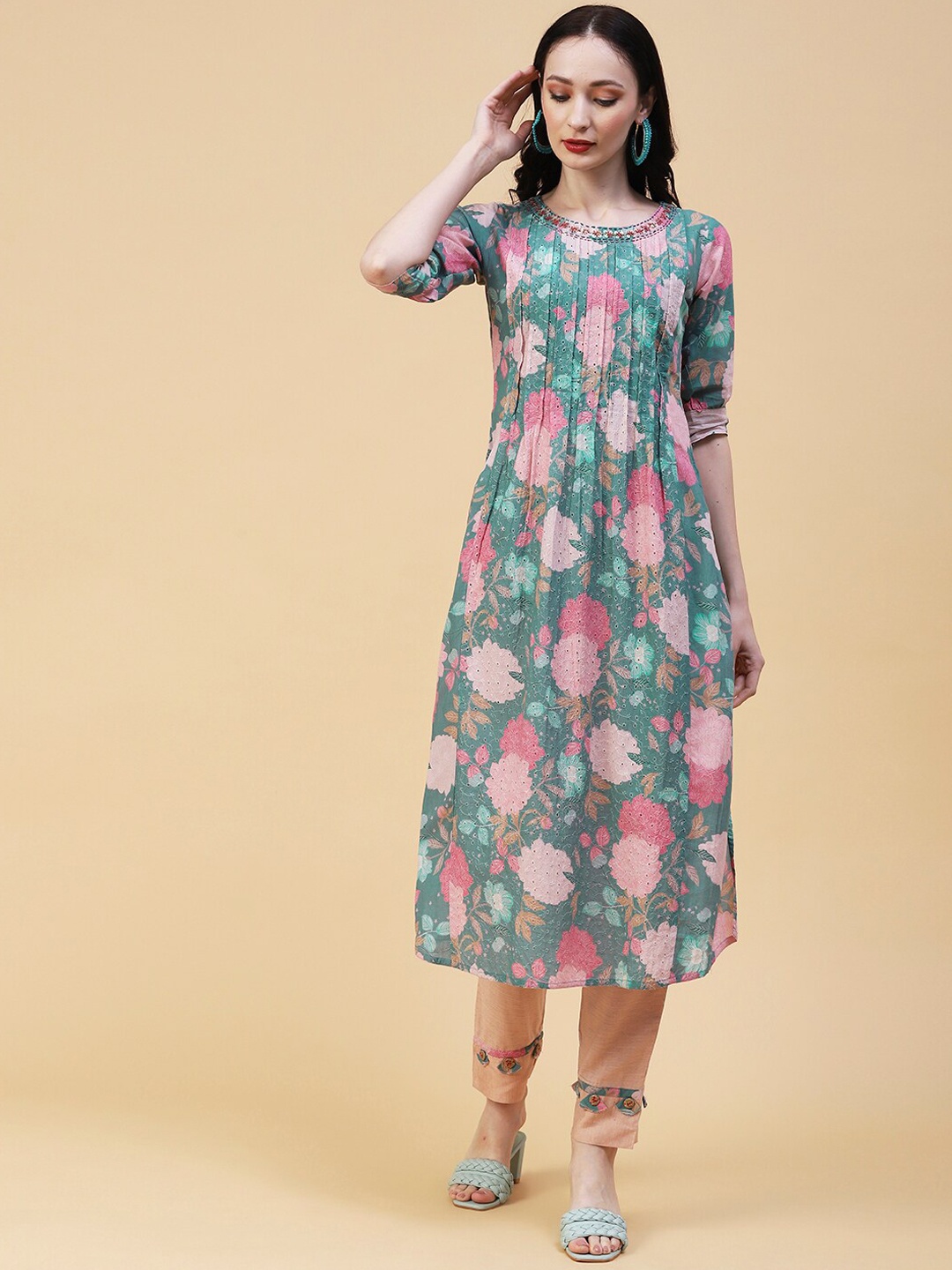 

FASHOR Floral Printed Sequinned A-Line Pure Cotton Kurta With Trousers, Green