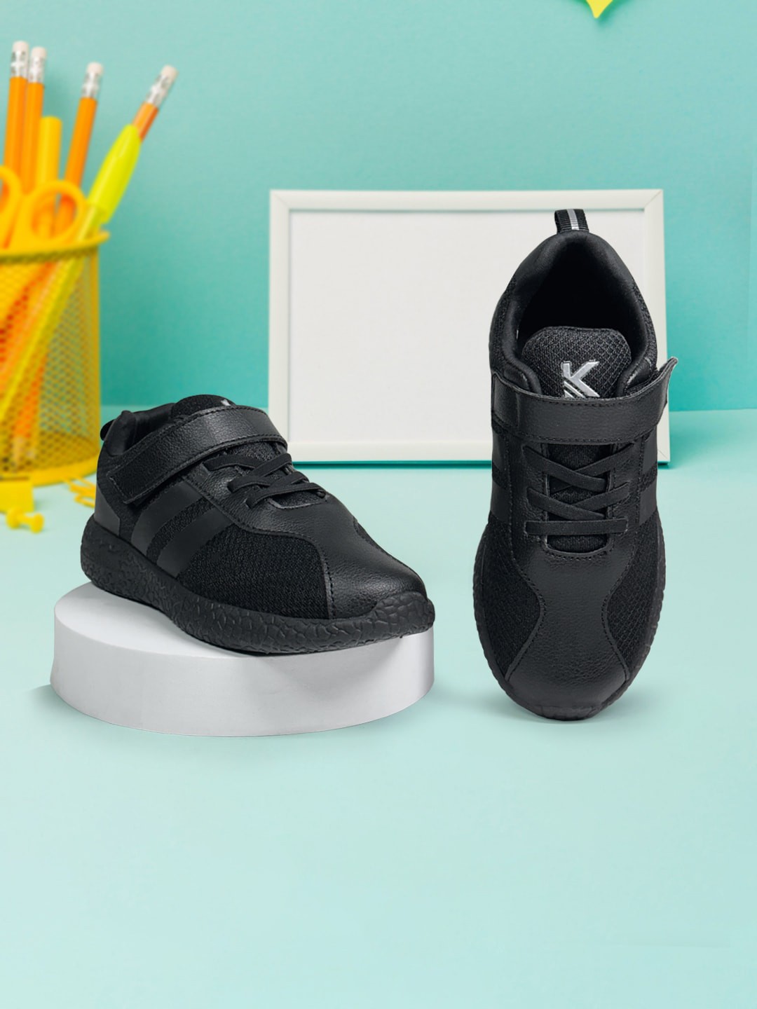 

KazarMax Kids Woven Design Round Toe School Shoes, Black