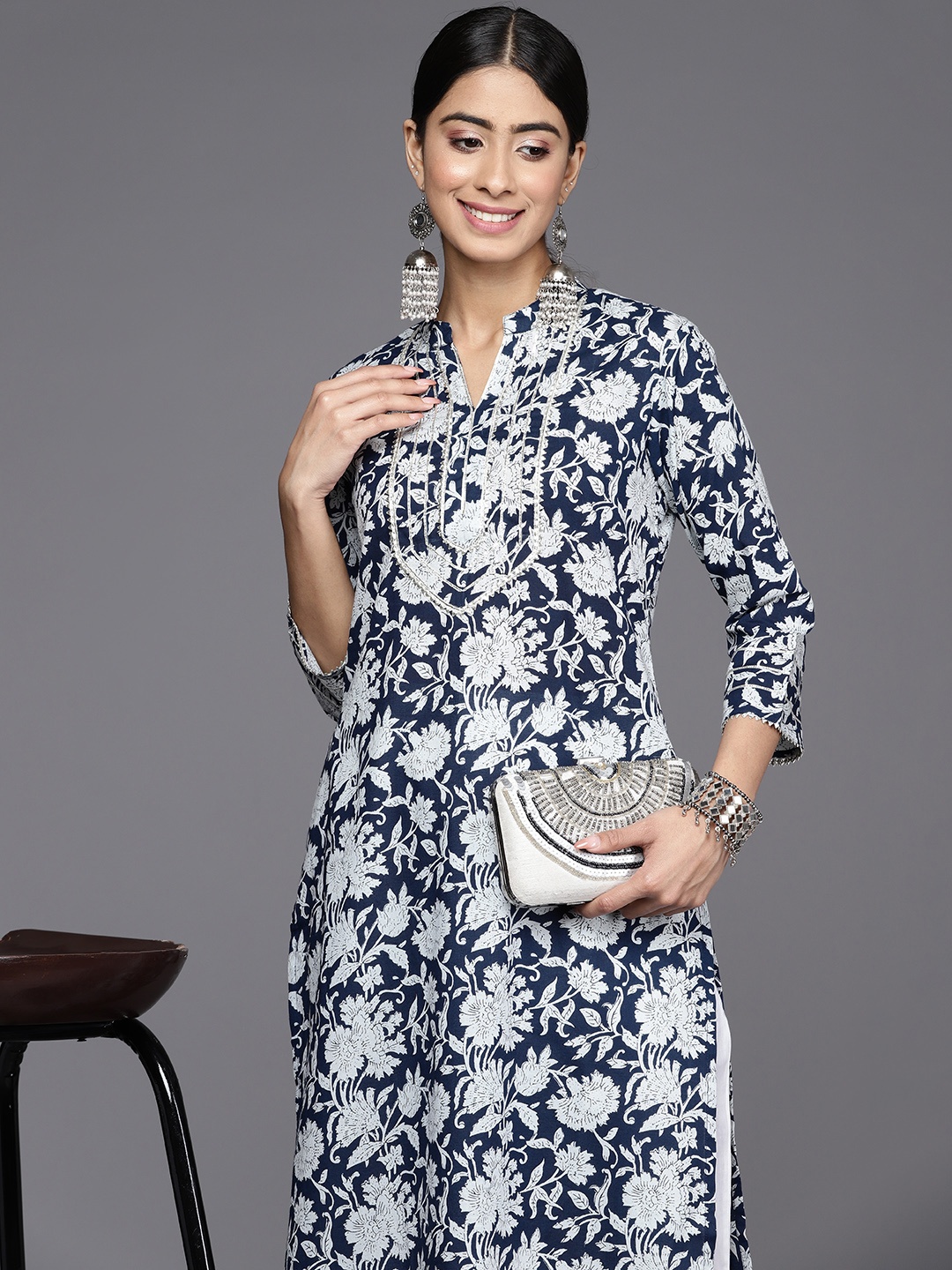 

Varanga Floral Printed Gotta Patti Cotton Kurta, Navy blue