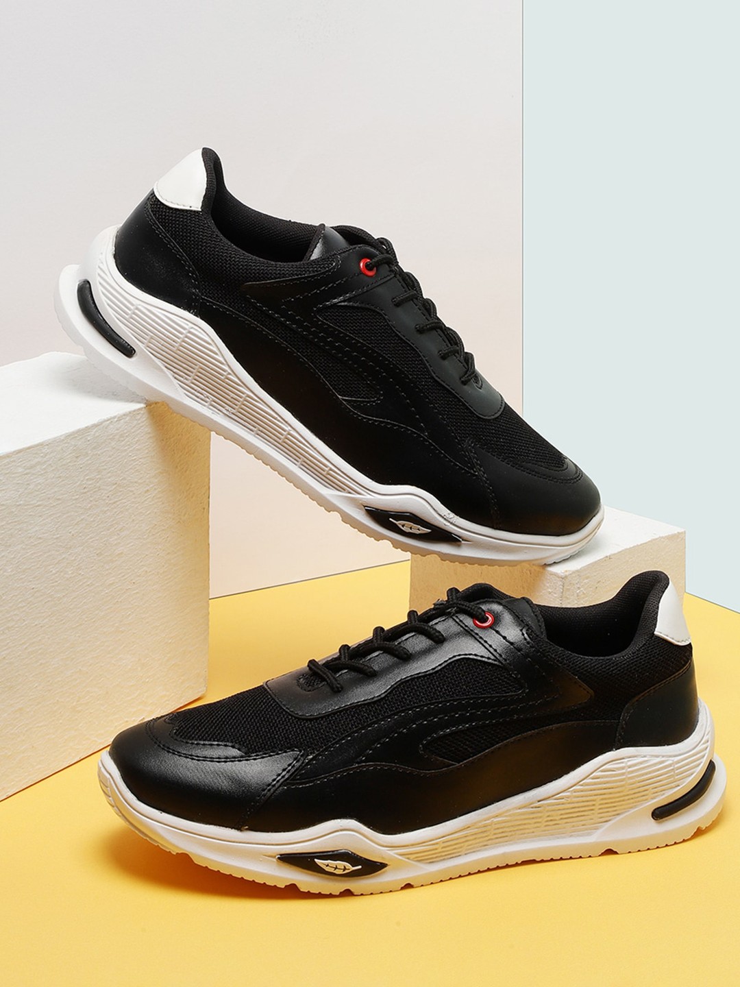

The Indian Garage Co Men Textured Contrast Sole Sneakers, Black