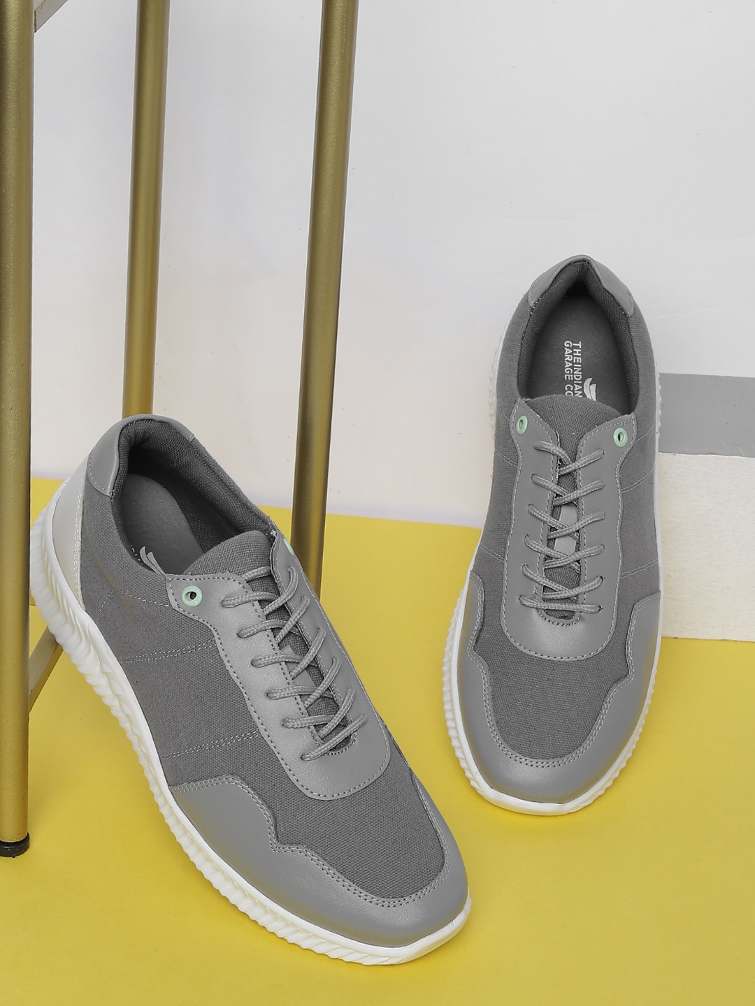

The Indian Garage Co Men Round Toe Colourblocked Lace-Ups Sneakers, Grey