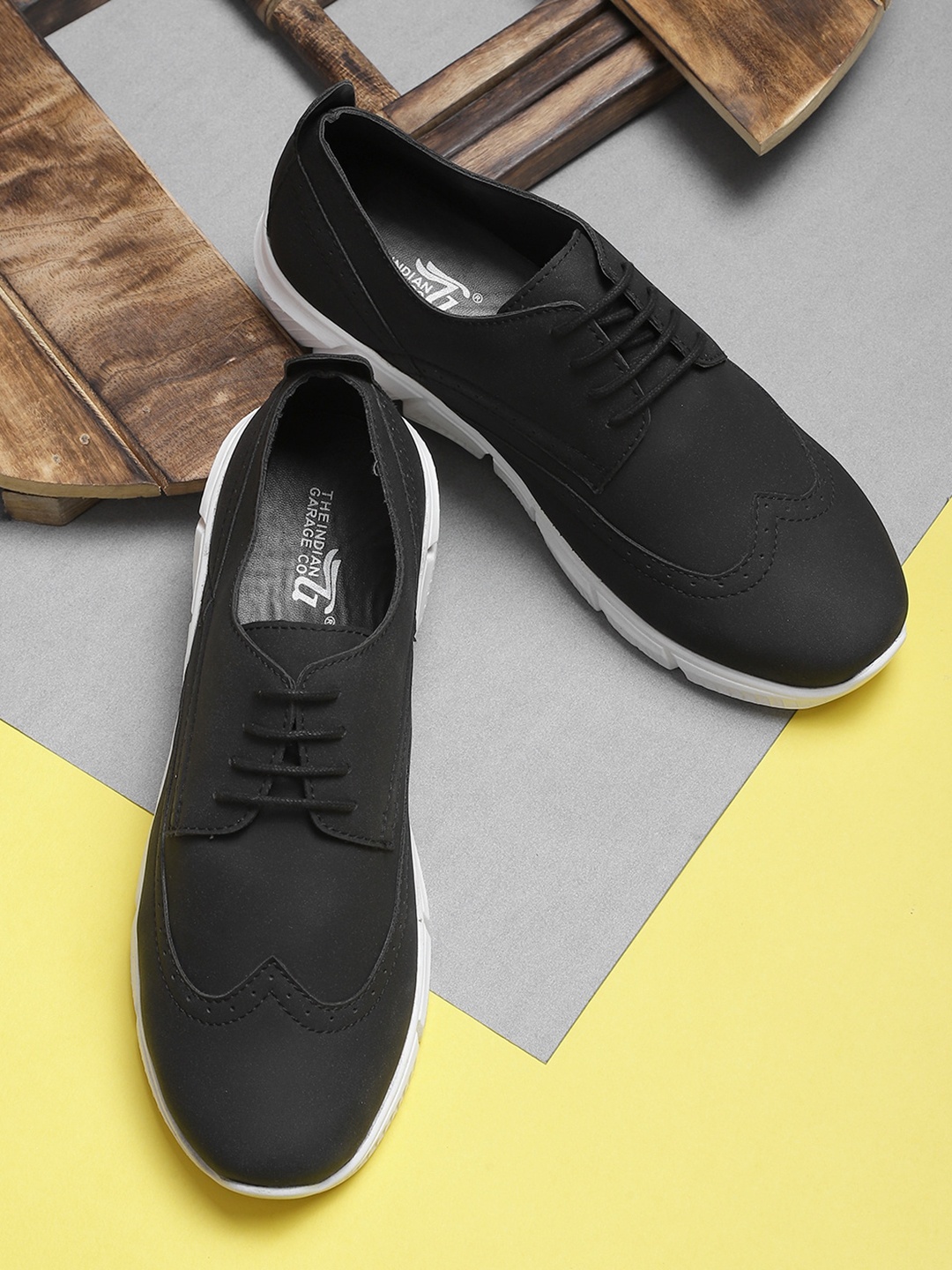 

The Indian Garage Co Men Round Toe Lace-Ups Sneakers, Black