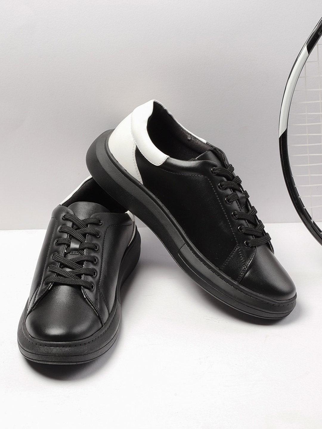 

The Indian Garage Co Men Round Toe Lace-Ups Colourblocked Sneakers, Black
