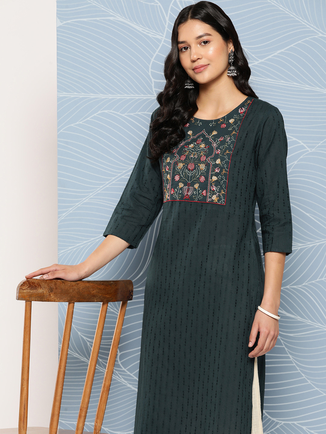 

Yufta Embroidered Chikankari Floral Pure Cotton Kurta, Navy blue