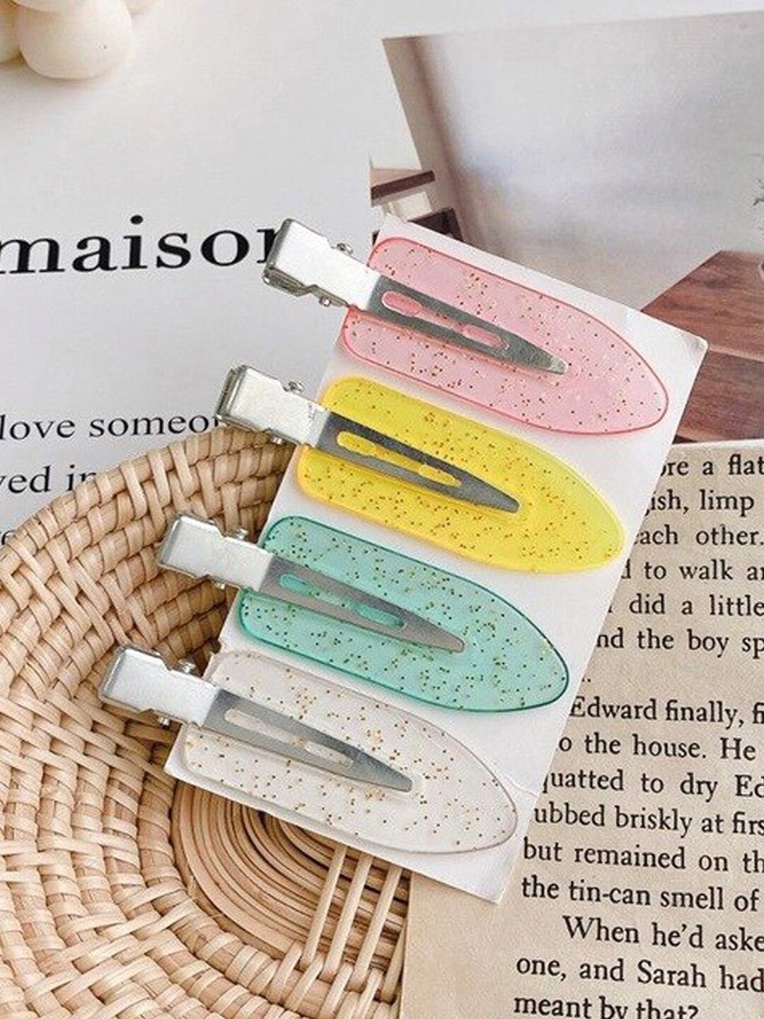 

Jewels Galaxy Women Set of 4 Self Design Plastic Alligator Hair Clips, Sea green