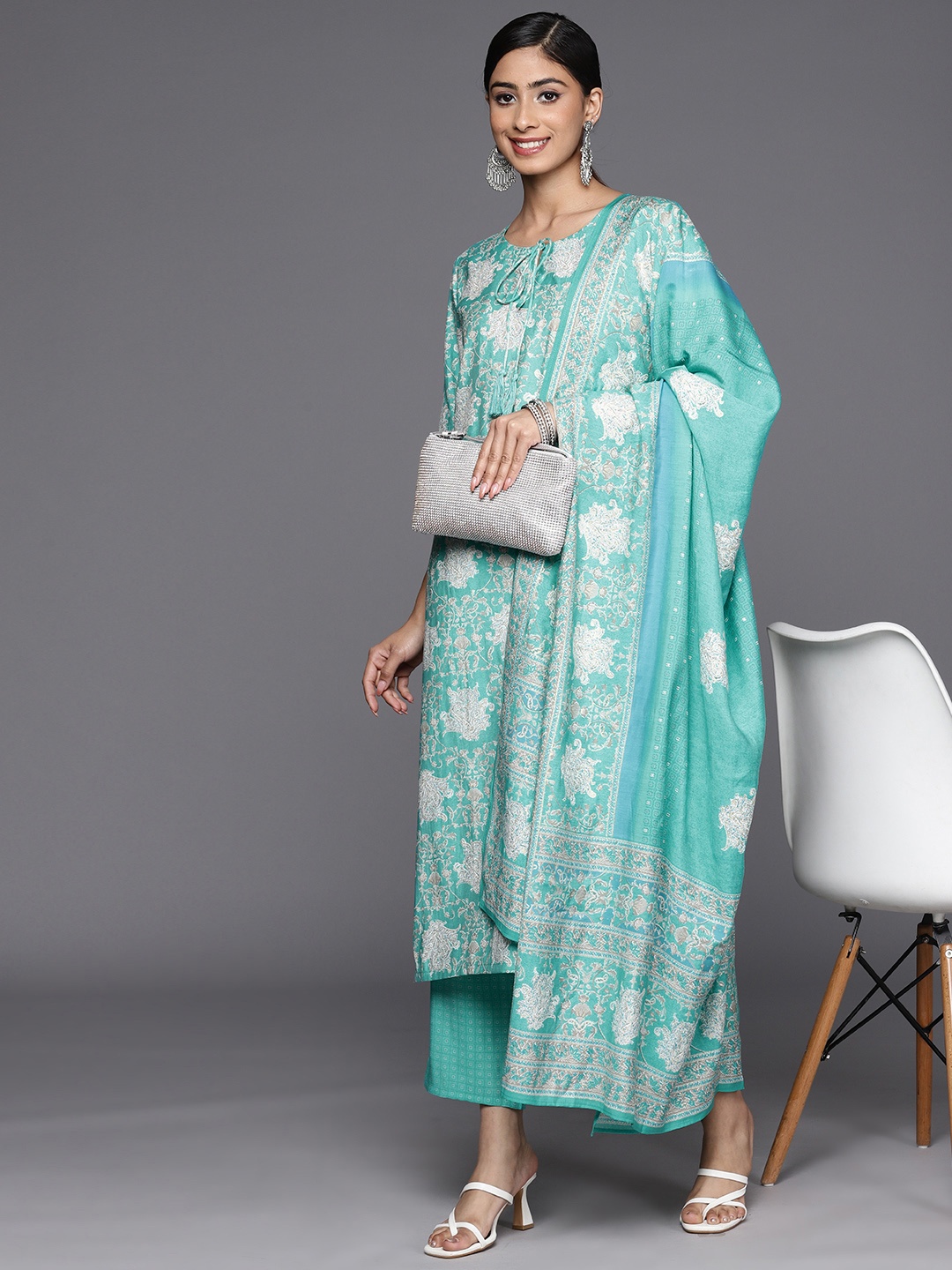 

Libas Floral Printed Regular Kurta with Trousers & With Dupatta, Blue