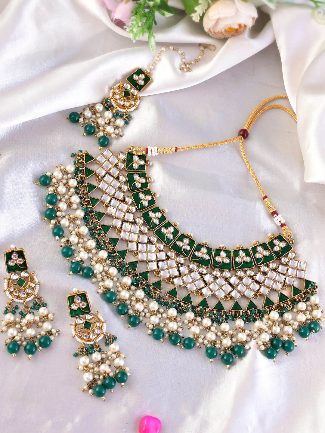

Shoshaa Gold-Plated Kundan-Studded & Beaded Jewellery Set