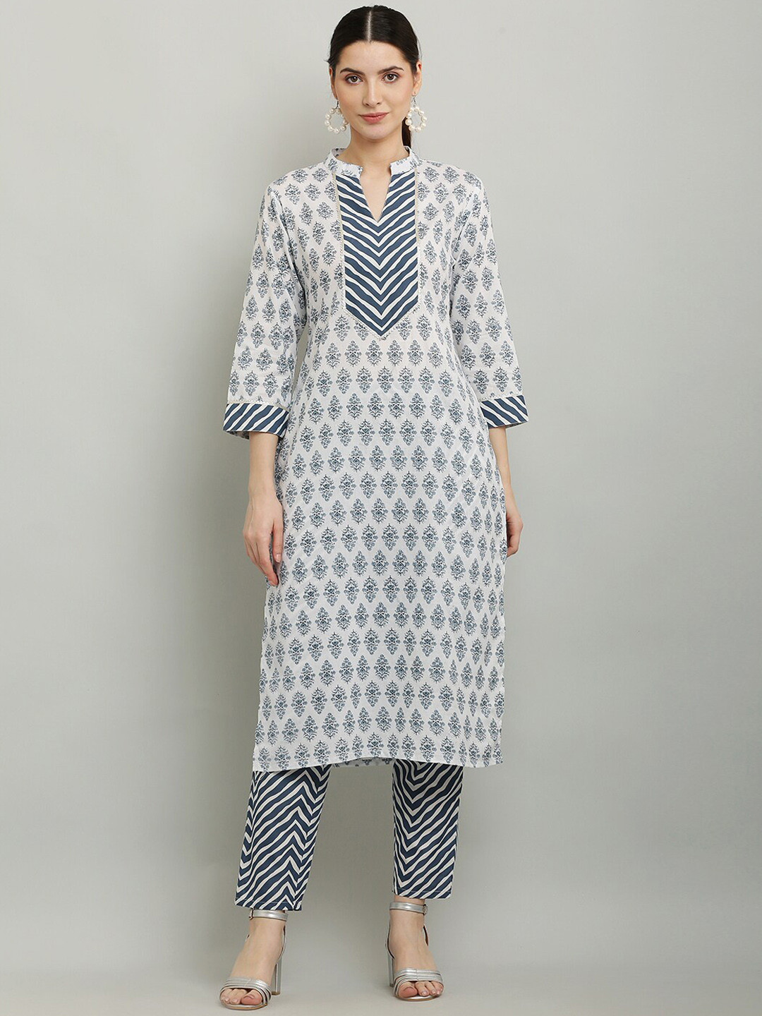 

Waahiba Mandarin Collar Floral Printed Straight Pure Cotton Kurta with Trousers, Blue