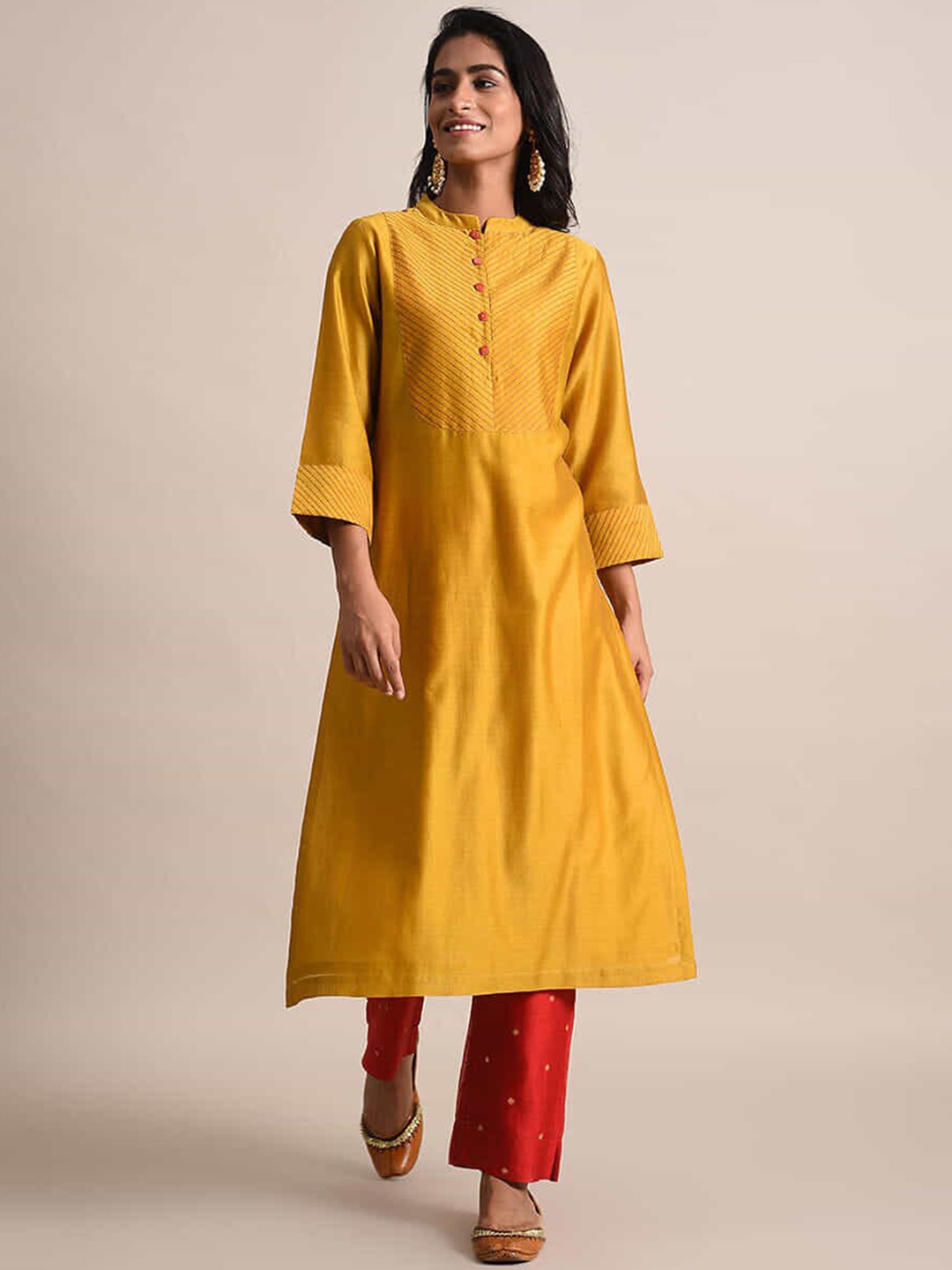 

SMRITI GUPTA Geometric Yoke Design Thread Work Kurta, Mustard