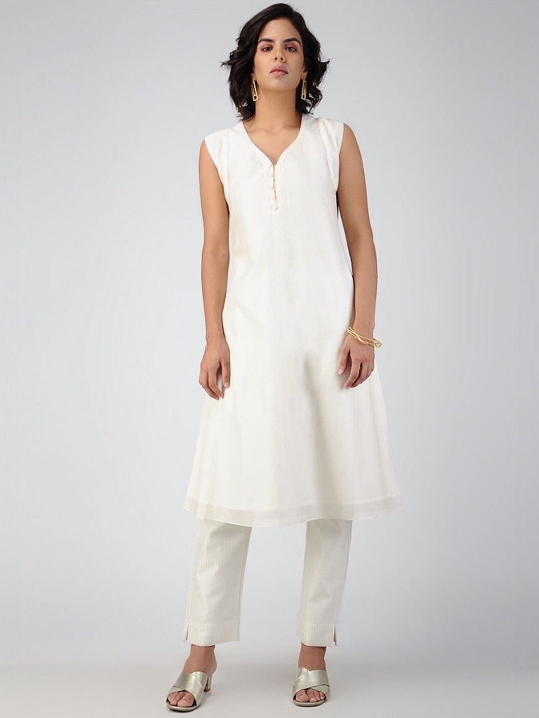 

SMRITI GUPTA V Neck Chanderi Cotton Kurta, Off white