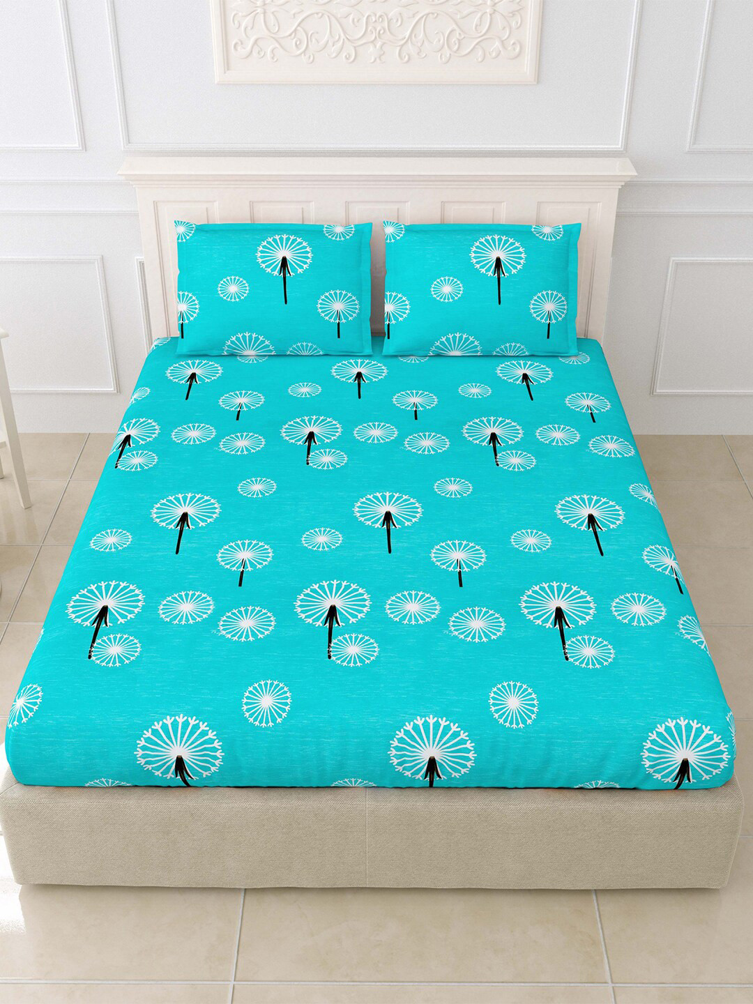 

eCraftIndia Blue & White Geometric 250 TC Glace Cotton King Bedsheet with 2 Pillow Covers