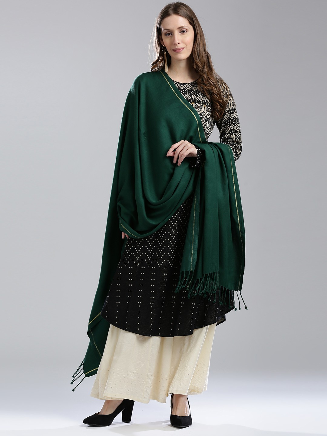 

W Women Green Solid Stole