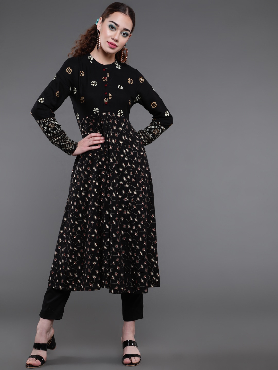 

saubhagya Women Black Floral Printed Flared Sleeves Kurta