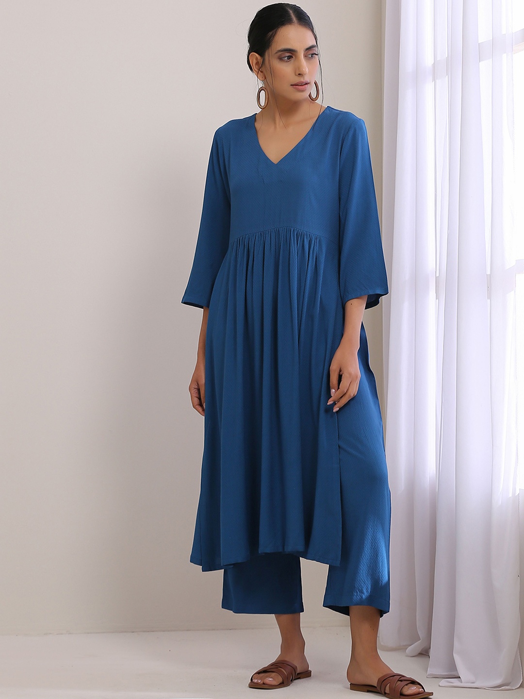 

trueBrowns V-Neck Pleated A-Line Pure Cotton Kurta with Palazzos, Blue