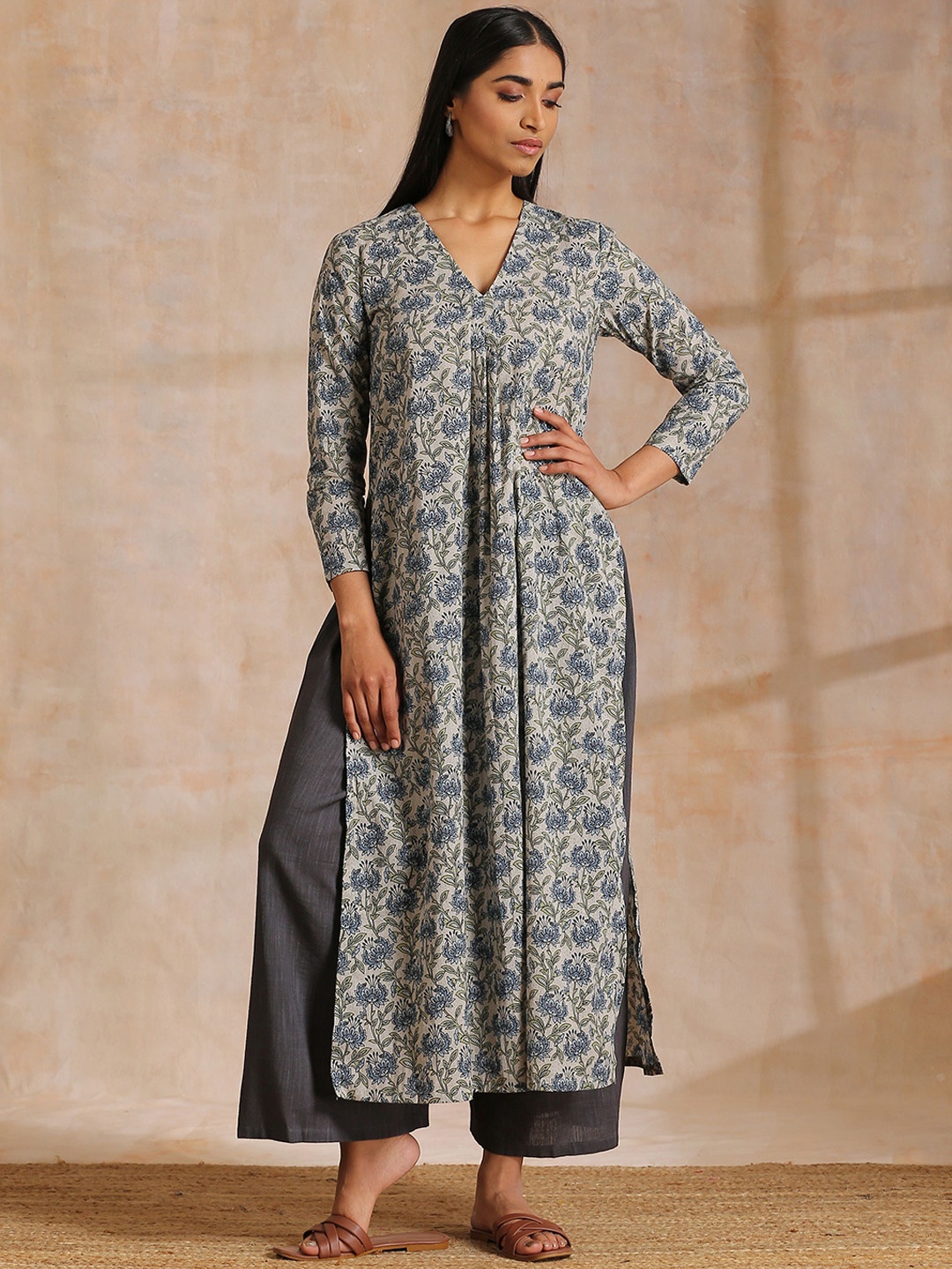 

trueBrowns Women Floral Printed Pure Cotton Kurta With Palazzo, White