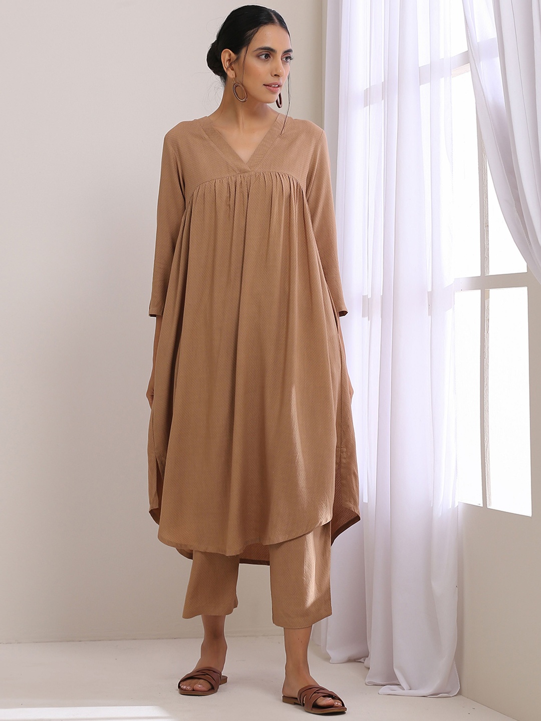 

trueBrowns Pleated A-Line Curved Pure Cotton Kurta with Palazzos, Brown