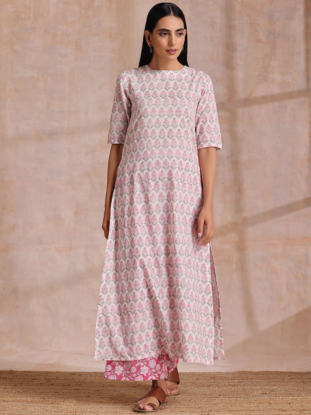 

trueBrowns Floral Printed A-Line Pure Cotton Kurta with Palazzos, Pink