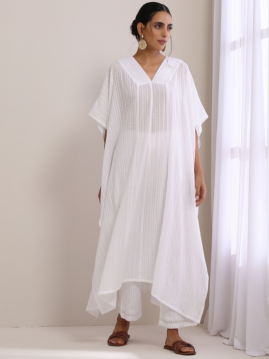 

trueBrowns V-Neck Asymmetric Kaftan Pure Cotton Kurta with Trousers, White