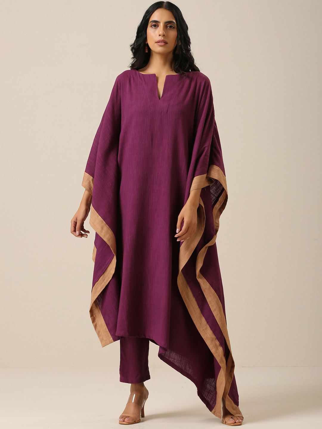 

trueBrowns Notched Neck Flared Sleeves Pure Cotton Kaftan Kurta With Trousers, Purple