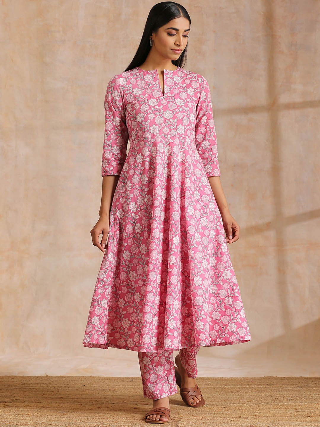 

trueBrowns Women Floral Printed Pure Cotton Kurta With Palazzos, Pink
