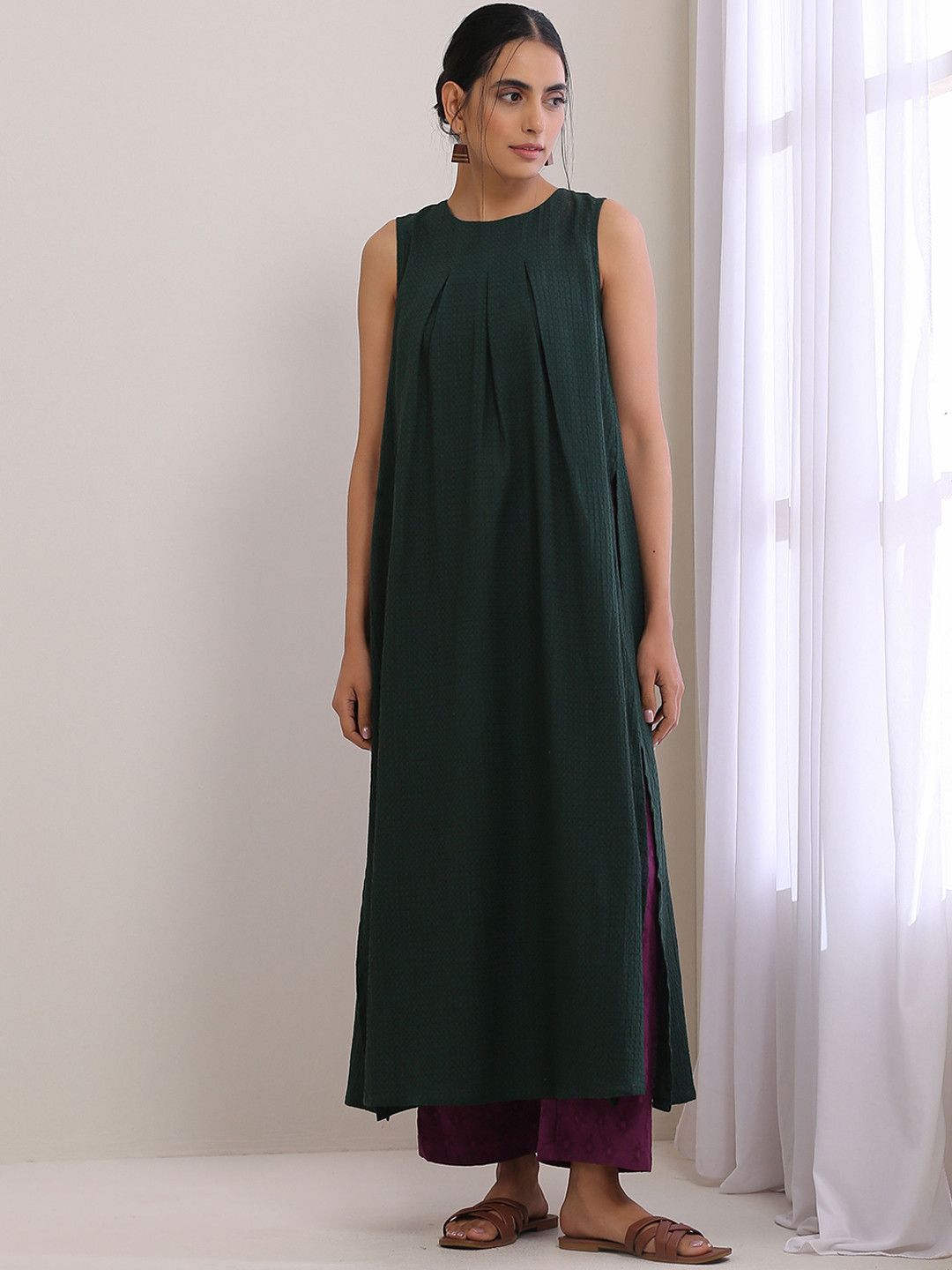 

trueBrowns Ethnic Motifs High Slit Pure Cotton Kurta with Palazzos, Green