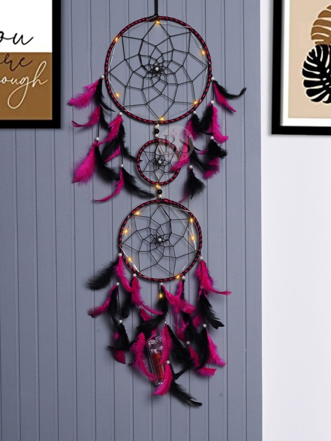 

BS AMOR Black & Pink 3 Ring Dream Catcher With Lights & Feather
