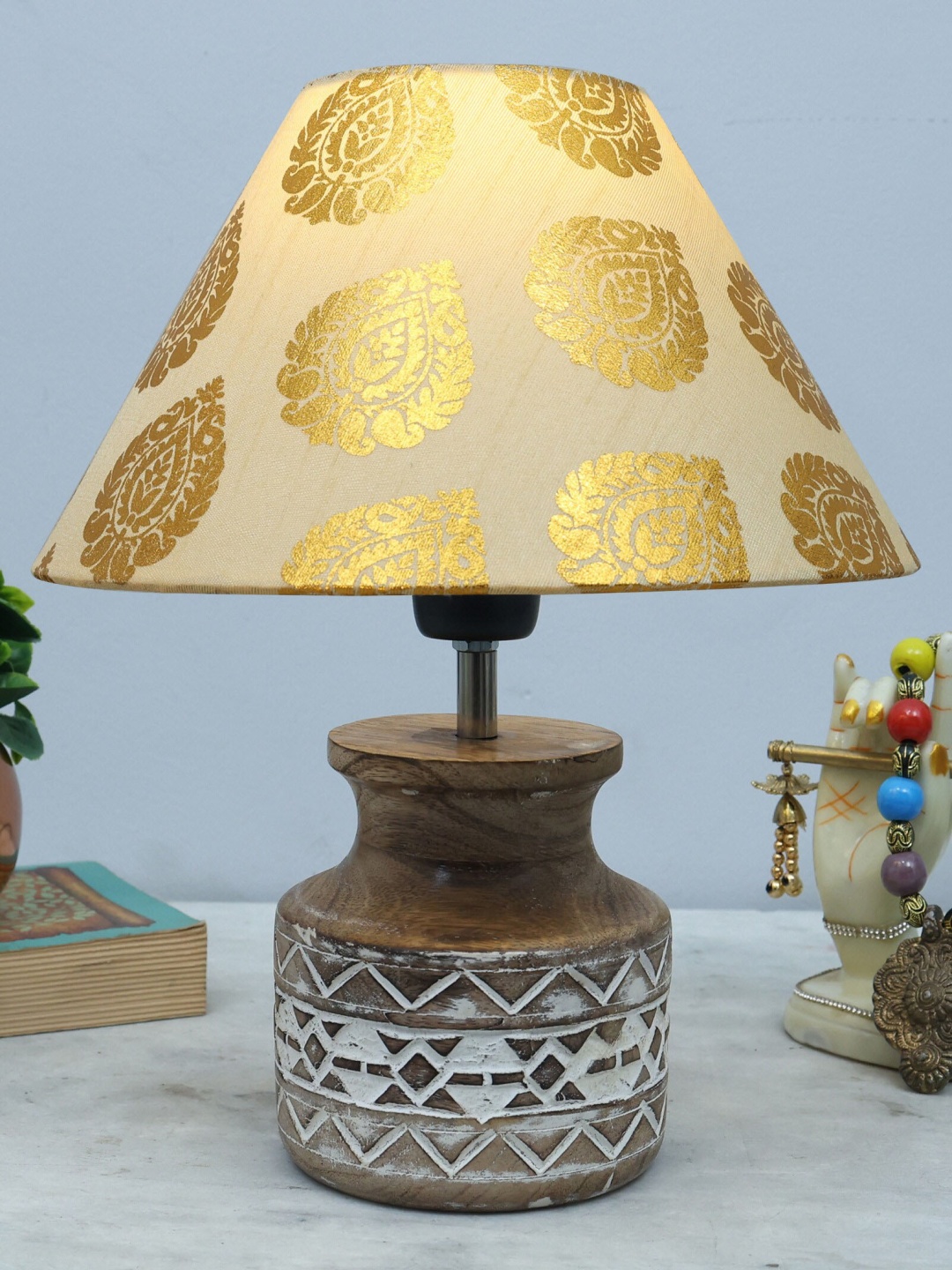 

Homesake Gold-Toned & Brown Leaf Printed Fabric Shade With Textured Wooden Base Table Lamp
