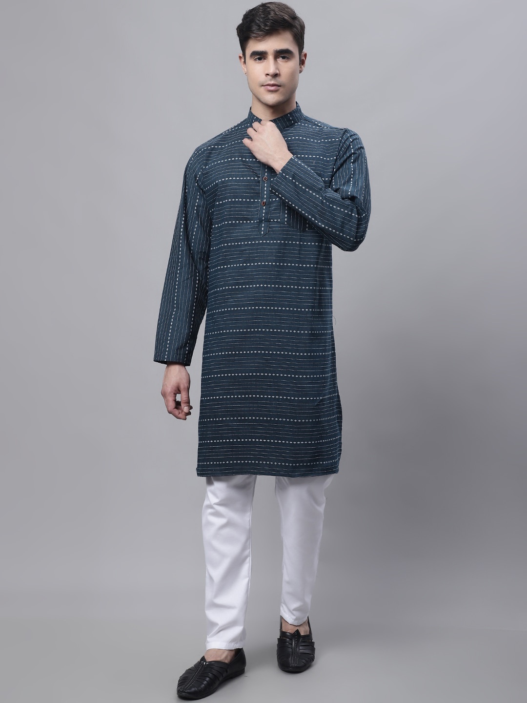 

Aarsha Mandarin Collar Cotton Kurta, Blue