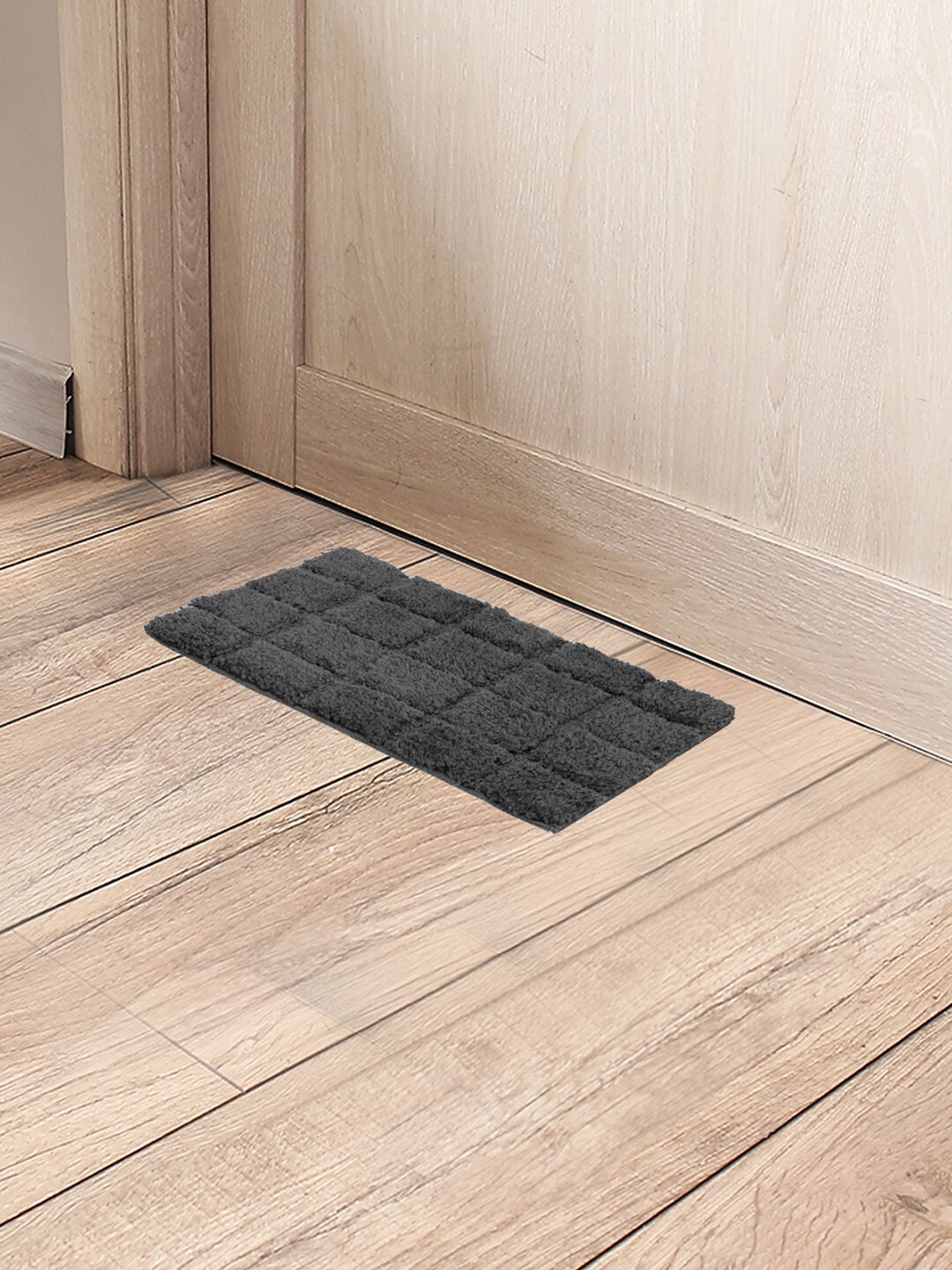 

Black gold Pack of 3 Grey Self-Designed Cotton Anti-Skid Bathroom Mat