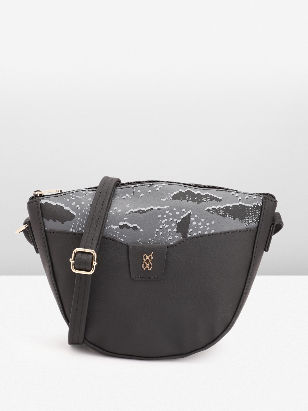 

Baggit Women Printed Sling Bag, Black