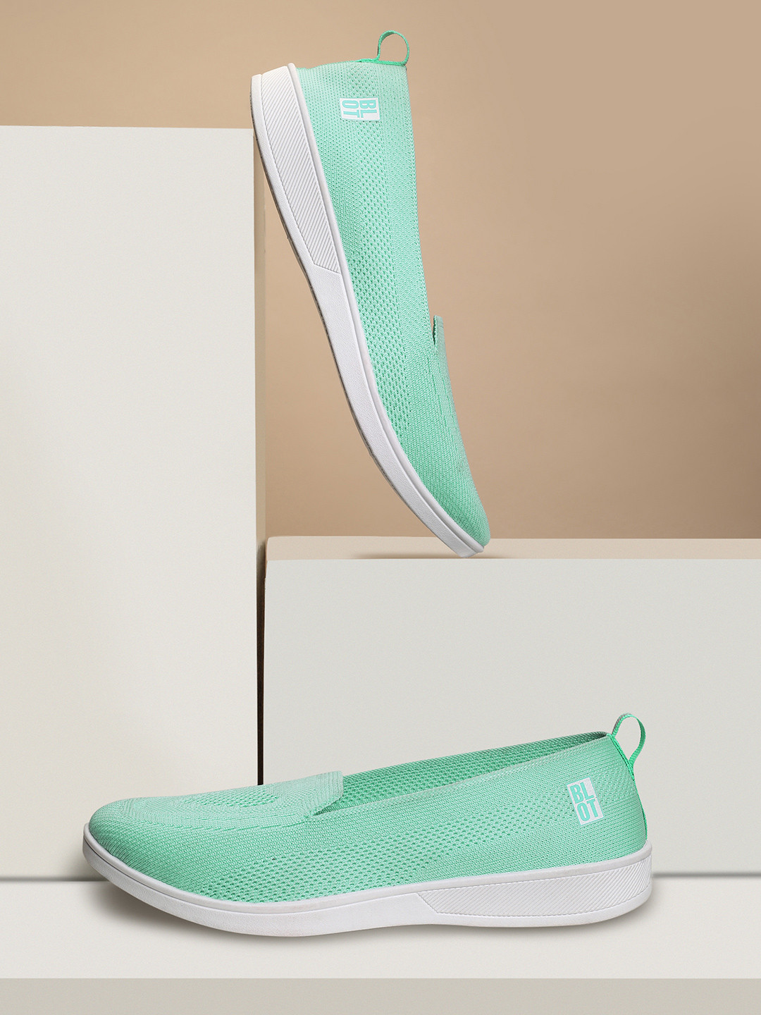 

Paragon Women Comfort Insole Contrast Sole Mesh Slip On Sneakers, Green