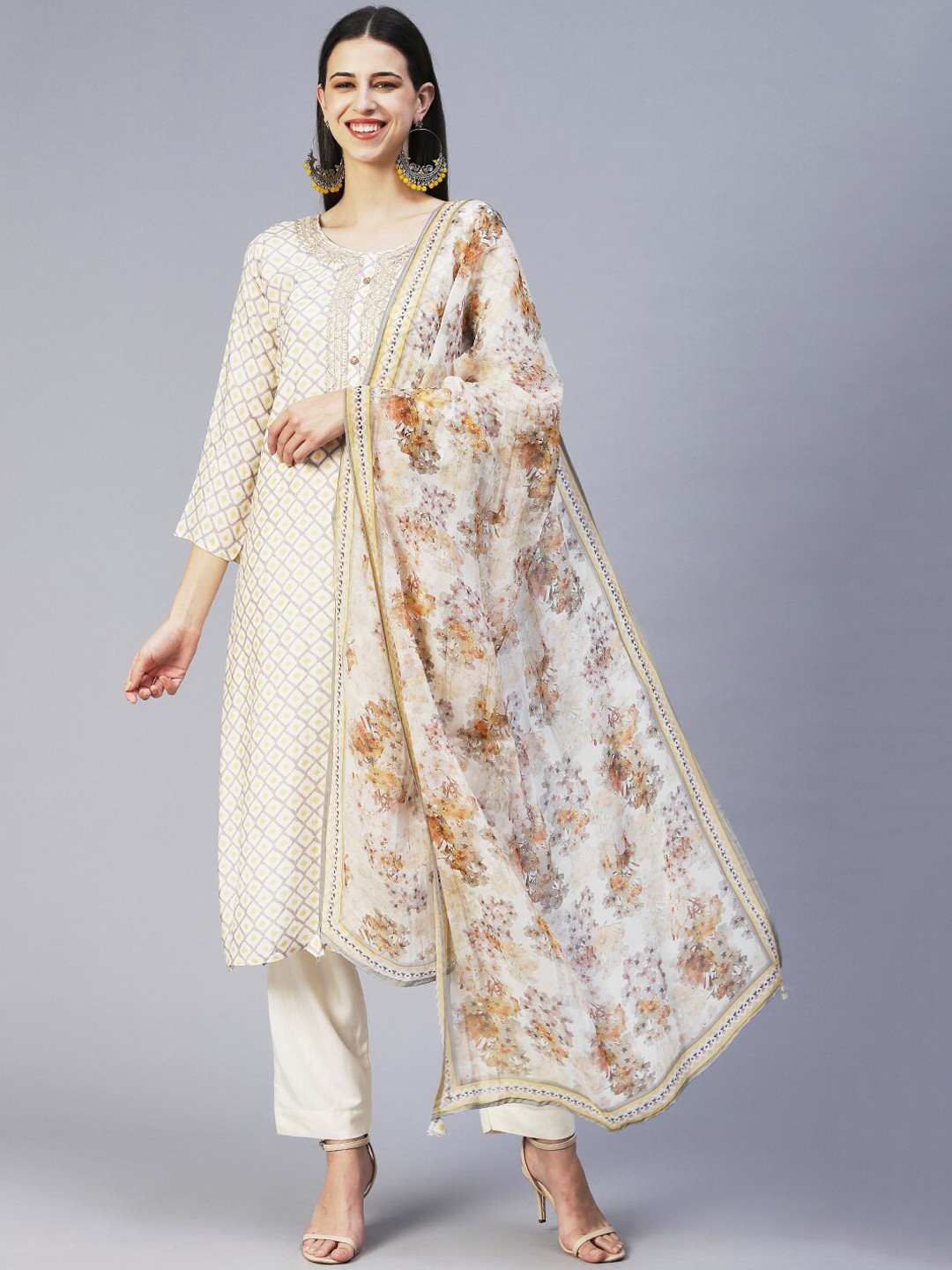 

FASHOR Geometric Printed Kurta with Trousers & With Dupatta, Off white