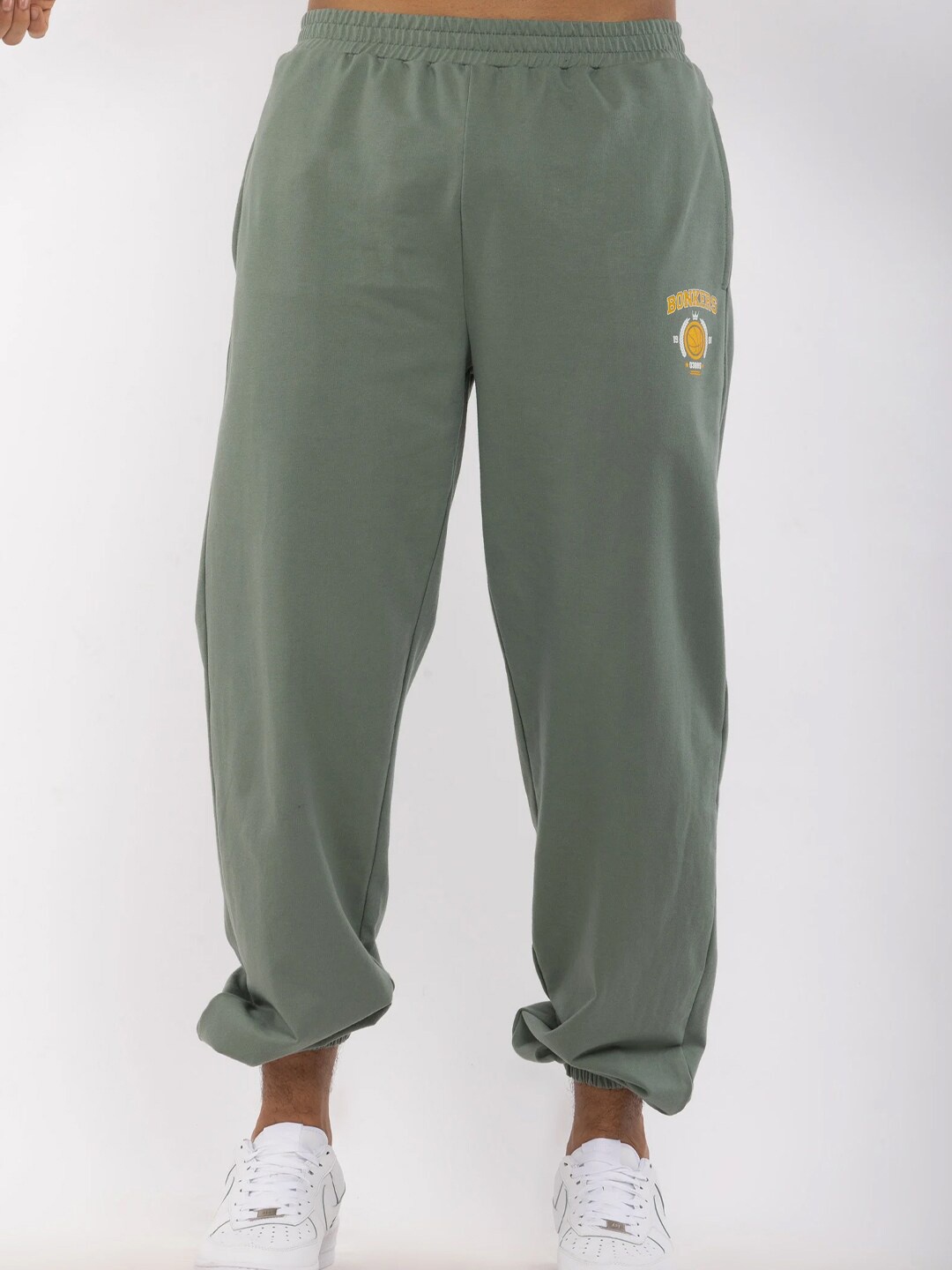 

Bonkers Corner Men Mid-Rise Regular Fit Joggers, Green