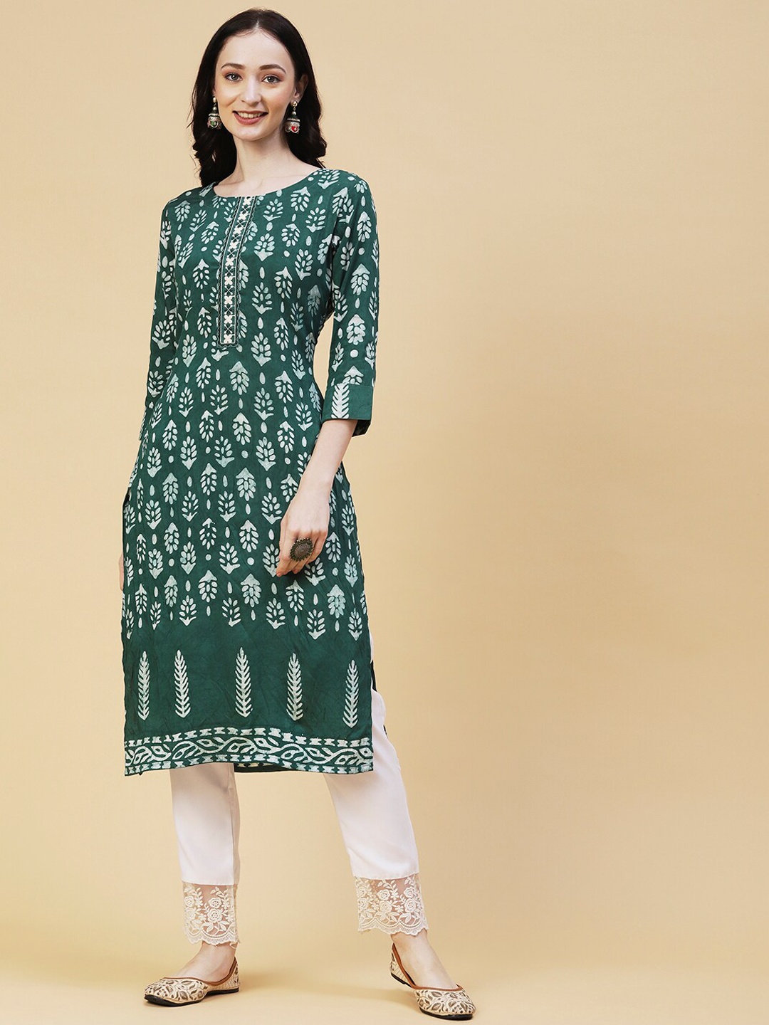 

FASHOR Floral Batik Printed Straight Kurta, Green