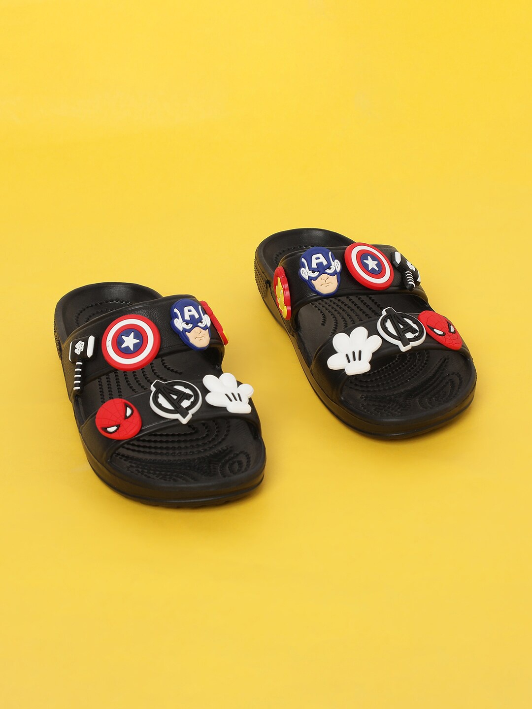 

Fame Forever by Lifestyle Boys Super Heros Applique Sliders, Black