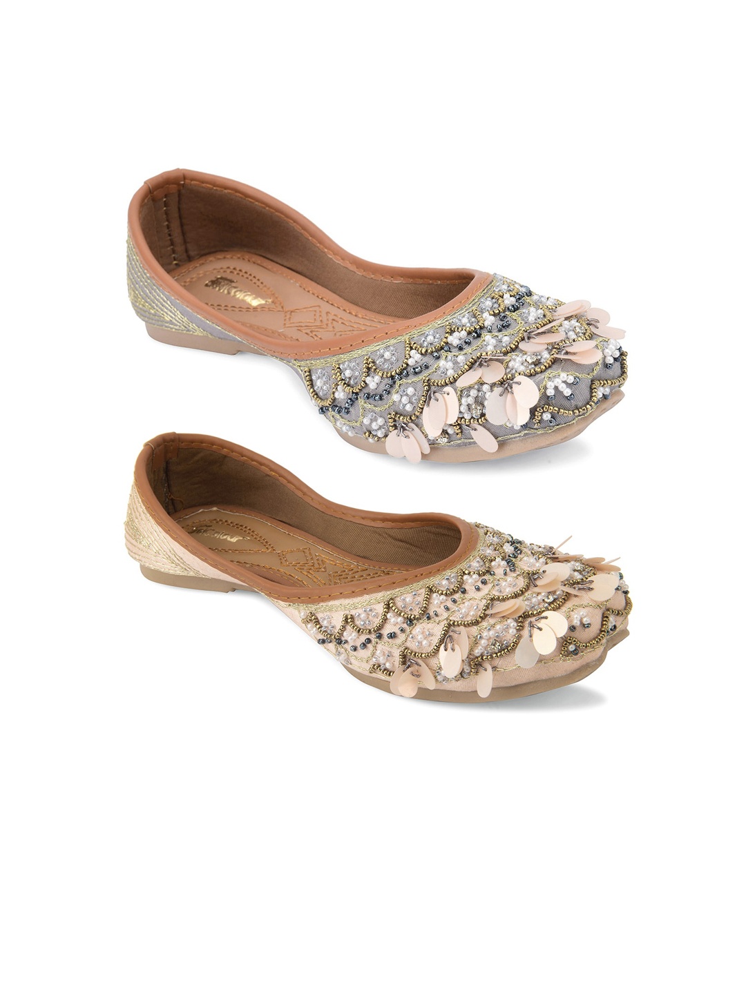 

DESI COLOUR Women Pack Of 2 Embellished Ethnic Mojaris, Grey