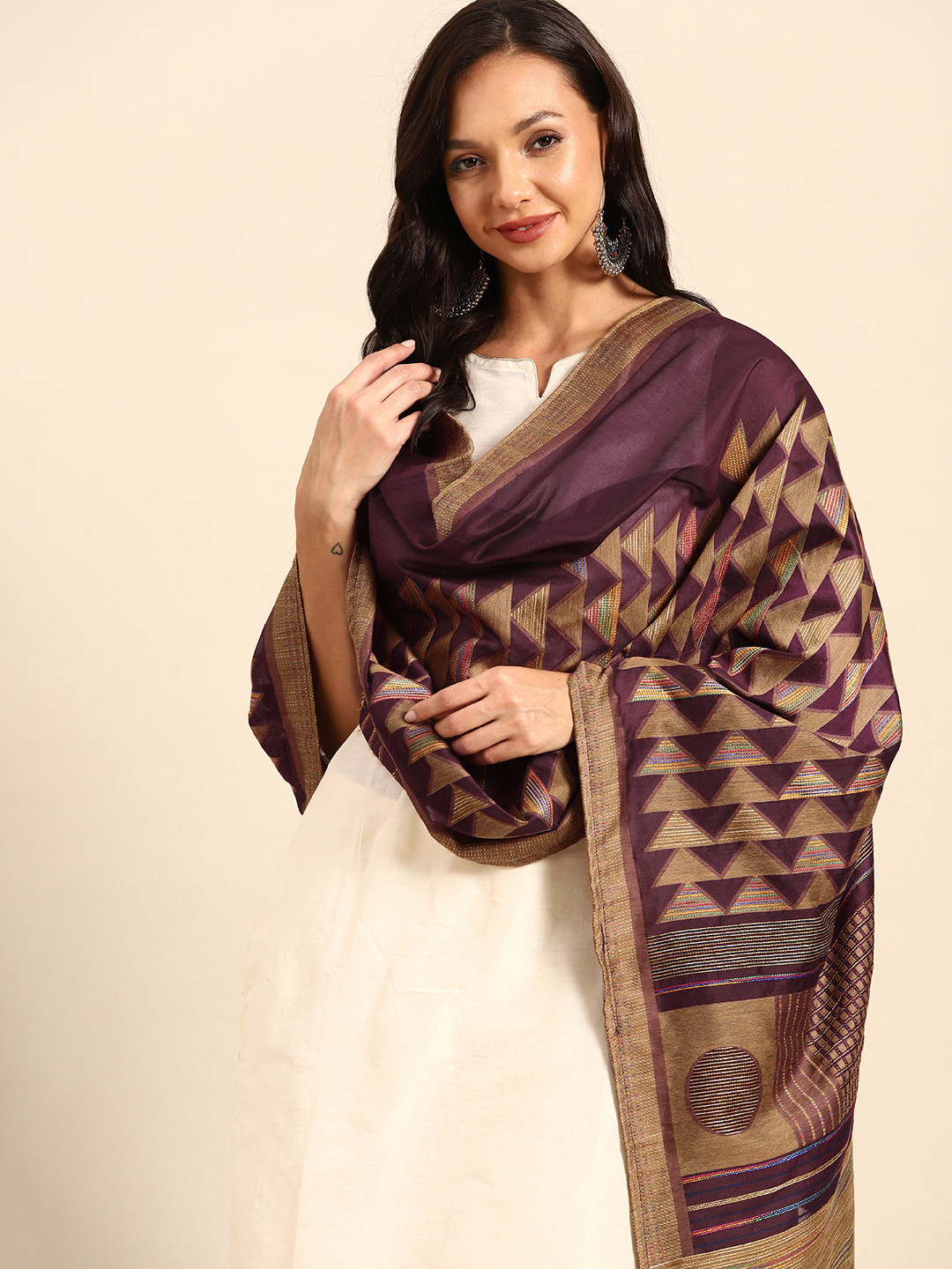 

Sangria Jacquard Woven Design Dupatta With Kantha Work, Purple