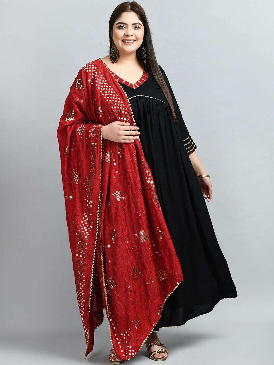 

PrettyPlus by Desinoor.com Plus Size Gotta Patti Anarkali Empire Kurta With Dupatta, Black