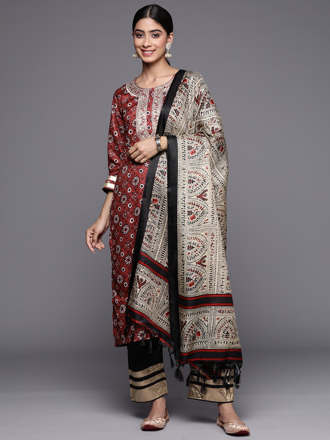 

Varanga Ethnic Motifs Printed Regular Kurta With Palazzos & Dupatta, Maroon